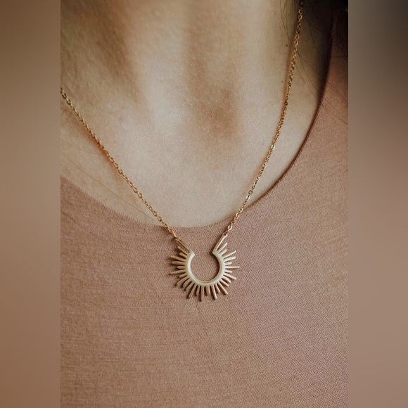 New 18KGP Golden Sunburst / Rays of Sunshine Boho Pendant Necklace ~ Gold Plated - Picture 13 of 17